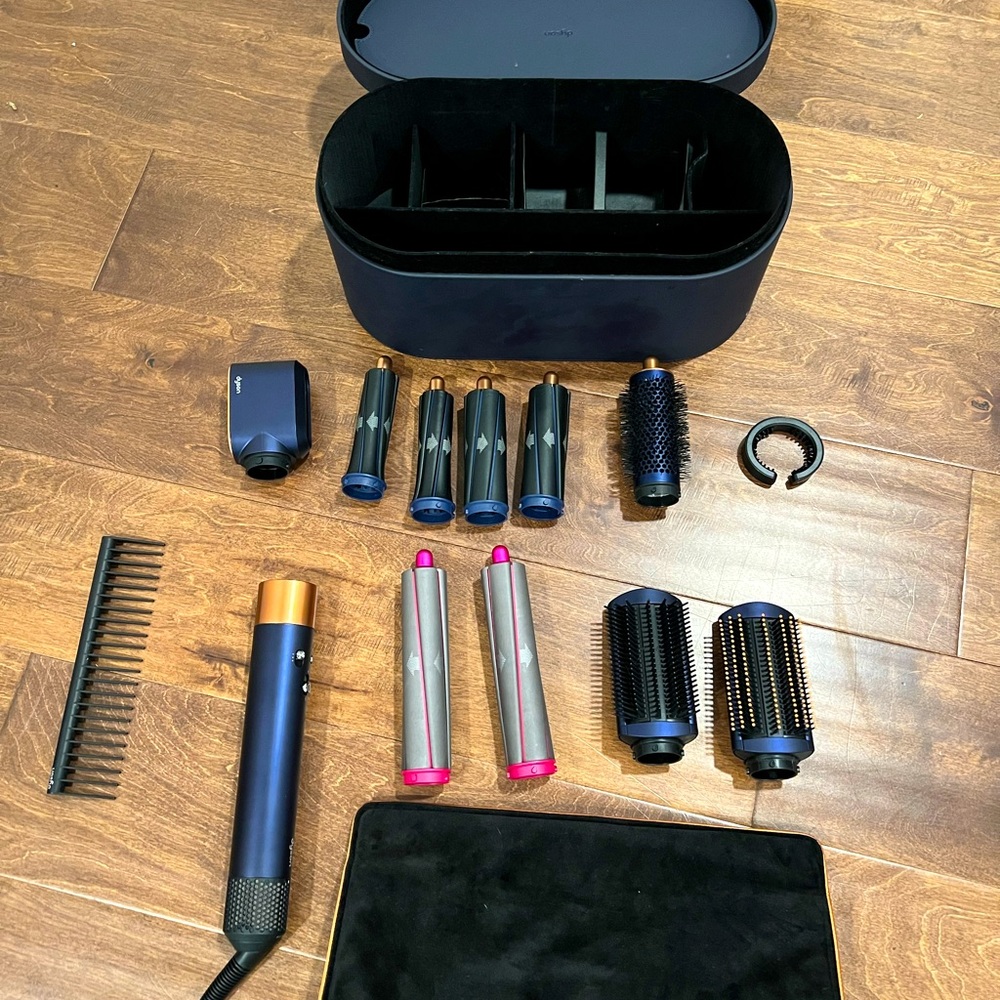 Dyson multi styler and dryer 
Straight + wavy 
Prussian Blue/Rich Copper